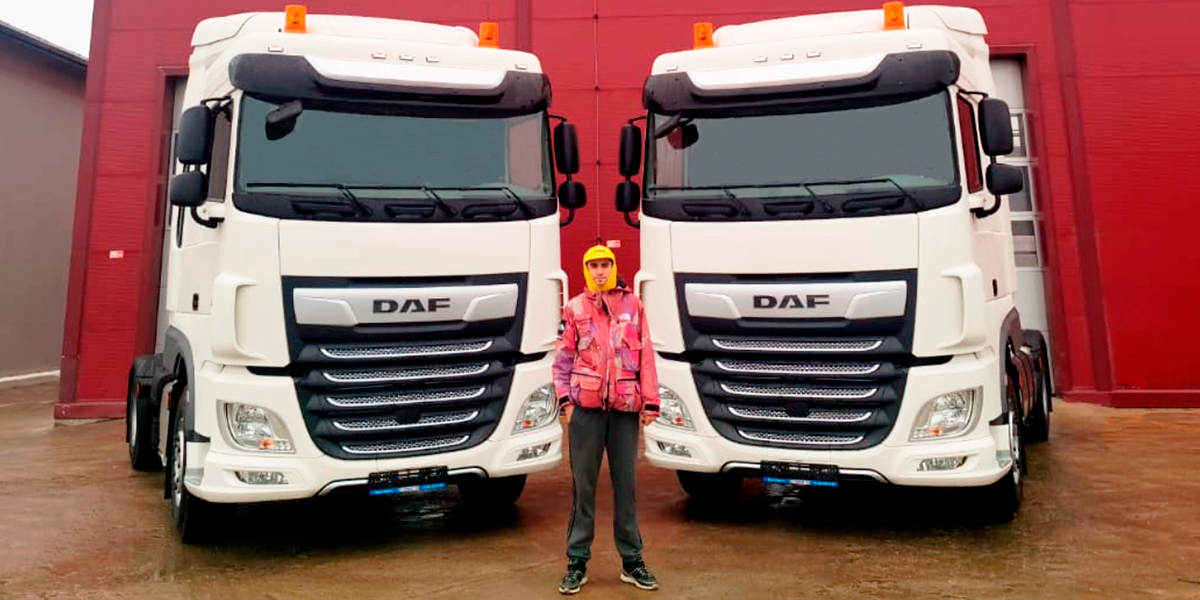 Пара тягачей DAF XF ADR для перевозки опасных грузов